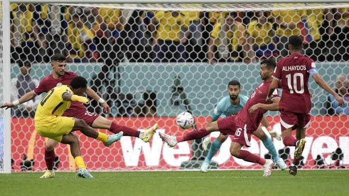 1. Qatar vs Ekuador