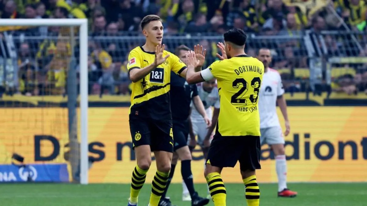 Sempat tertinggal dua gol, Dortmund berhasil menang 4-2 atas