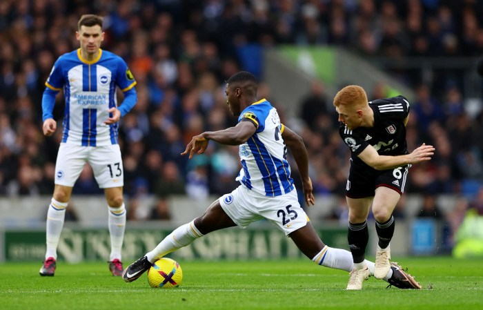 Fulham vs Brighton and Hove Albion, Dua Gol Alex Iwobi Pastikan