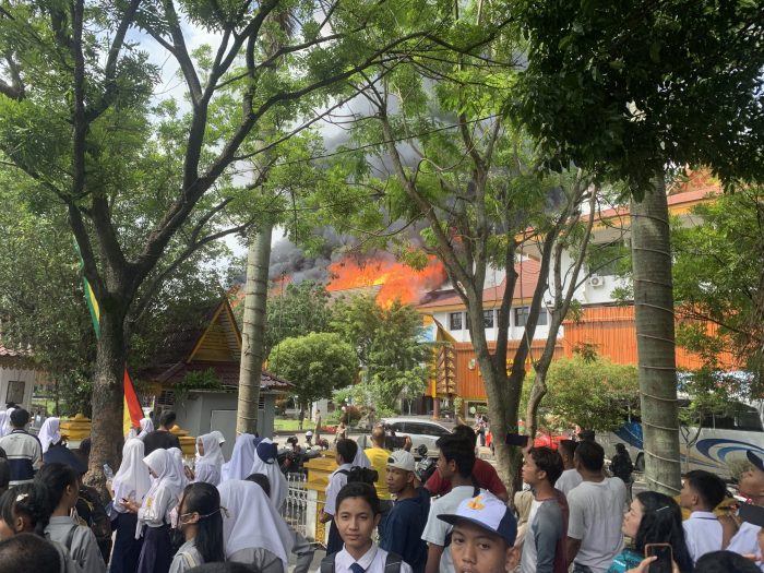 Pj Wali Kota Pekanbaru Tiba di Gedung KPK Usai Kena OTT
