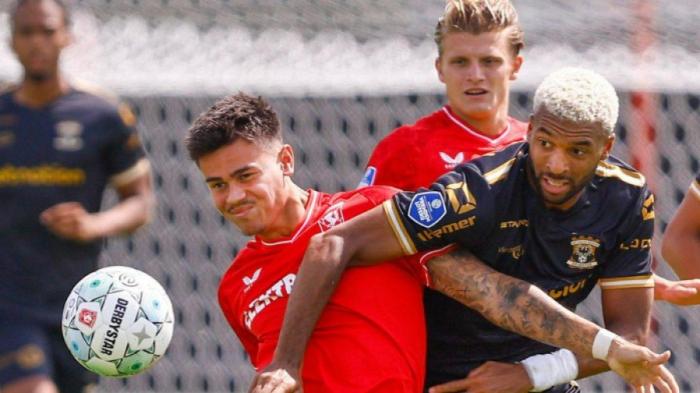 PSV vs FC Twente: Kans Mees Hilgers Kembali Starter