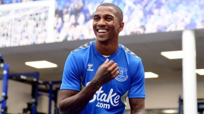 Everton Pesta Empat Gol Tanpa Balas, Ashley Young Pecah Rekor
