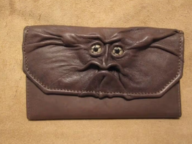 5 Dompet Paling Nyeleneh yang Pernah Dibuat, Berani Pakai