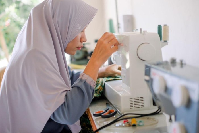 Team PMM UMM melakukan pemberdayaan pada mitra usaha kain