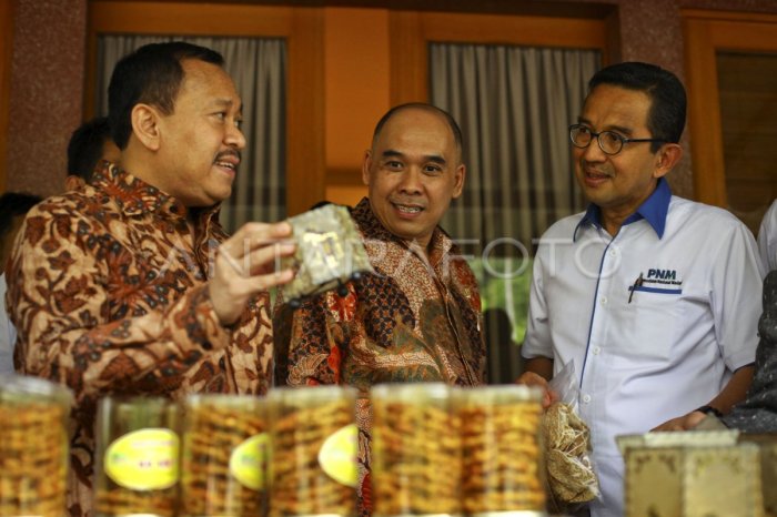 Team PMM UMM melakukan pemberdayaan pada mitra usaha kain